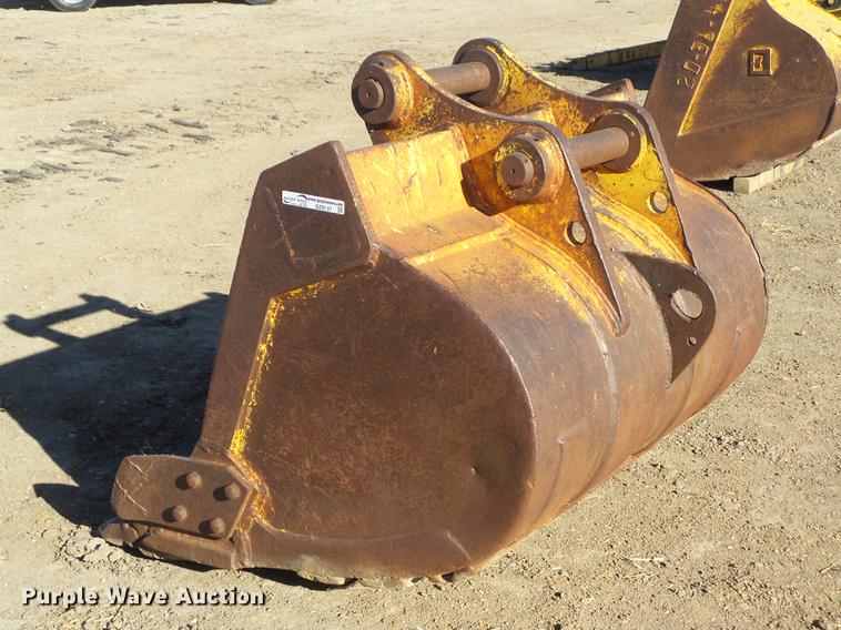 image for item DZ9137 Komatsu excavator bucket