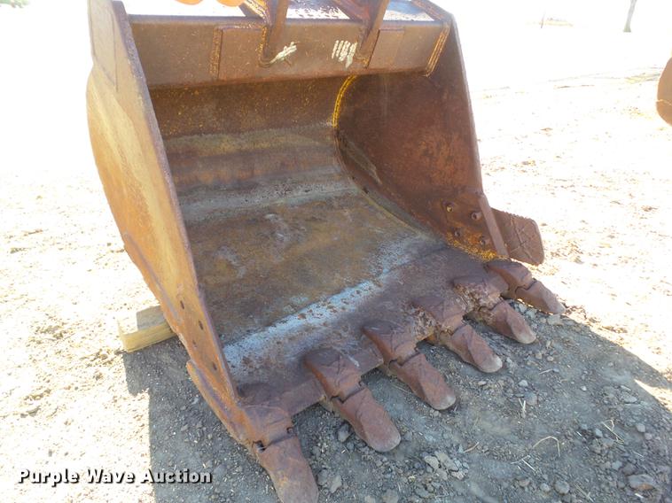 image for item DZ9137 Komatsu excavator bucket