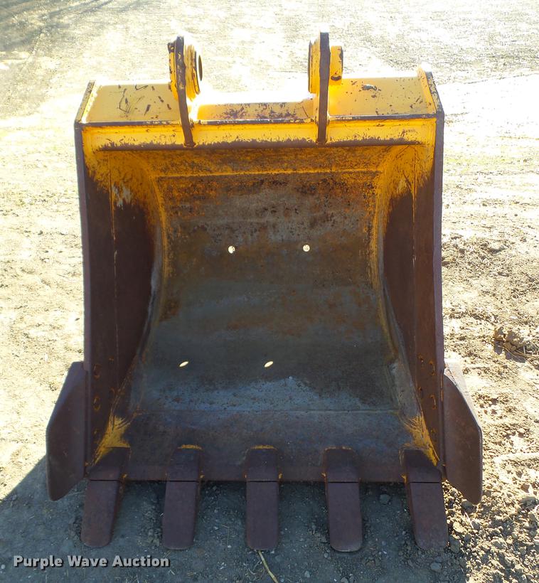 image for item DZ9138 Hyundai R210 excavator bucket