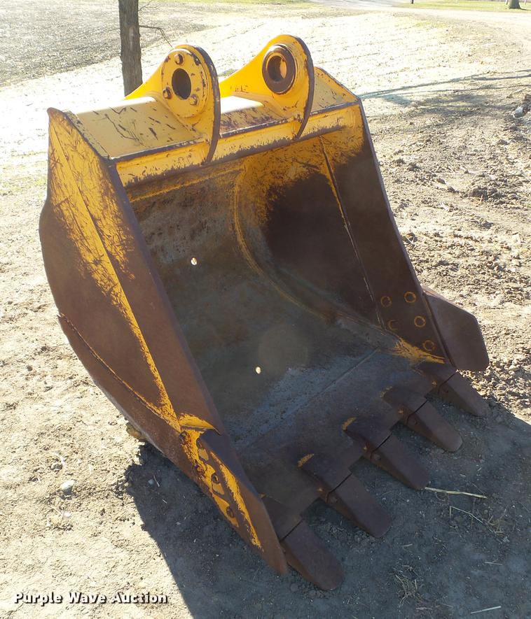 image for item DZ9138 Hyundai R210 excavator bucket