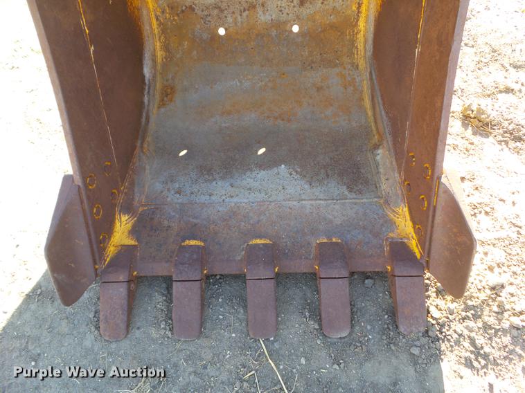 image for item DZ9138 Hyundai R210 excavator bucket