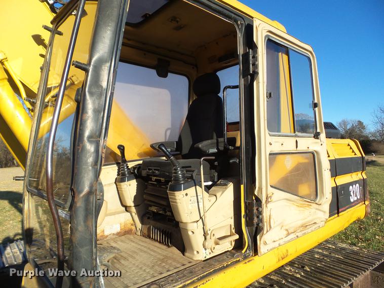 image for item DZ9142 1994 Caterpillar 320L excavator