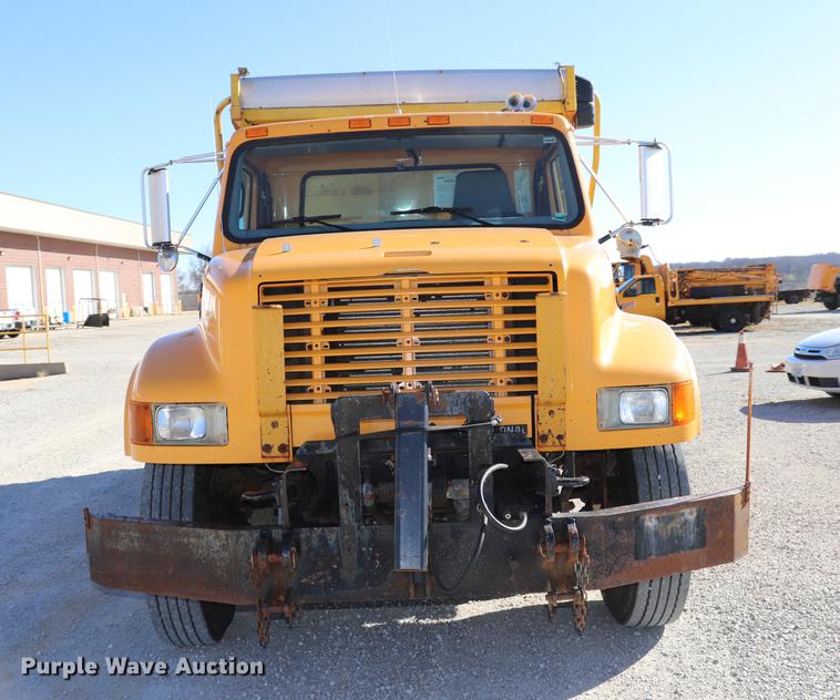 image for item EC9250 2000 International 4900 dump truck