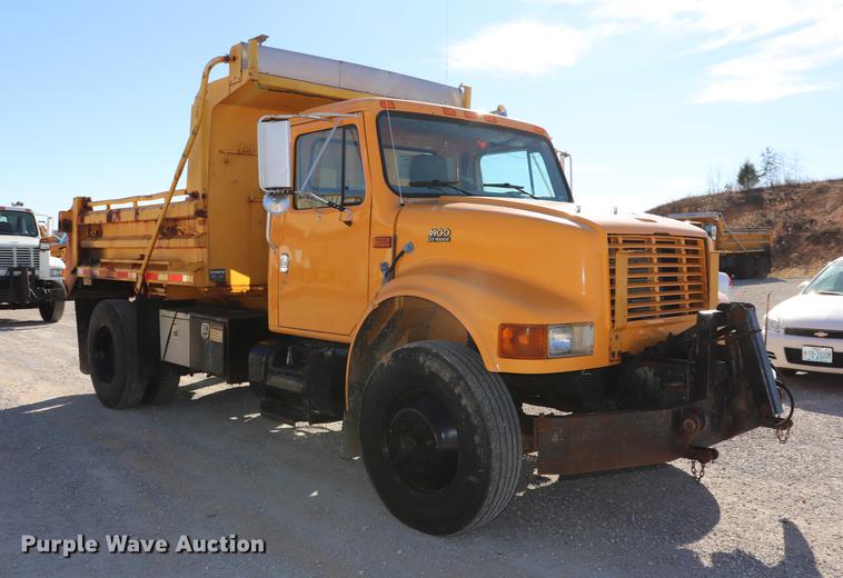 image for item EC9250 2000 International 4900 dump truck