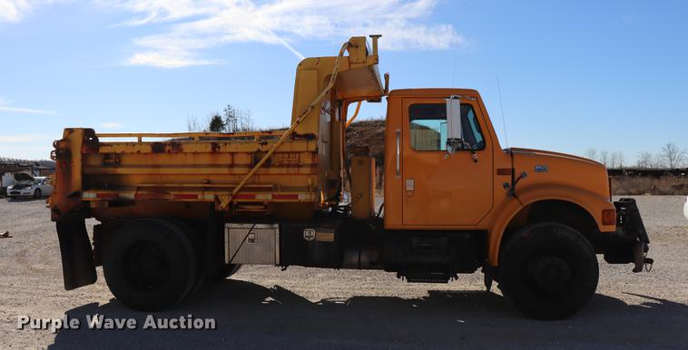 image for item EC9250 2000 International 4900 dump truck