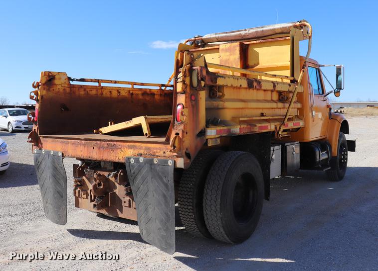 image for item EC9250 2000 International 4900 dump truck