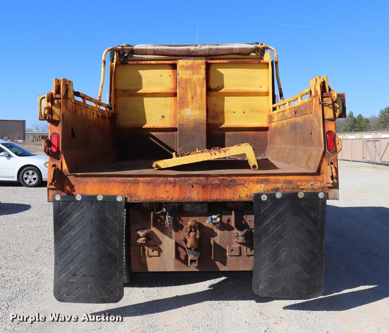 image for item EC9250 2000 International 4900 dump truck