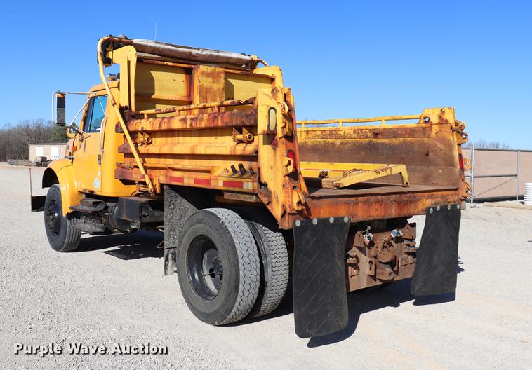 image for item EC9250 2000 International 4900 dump truck