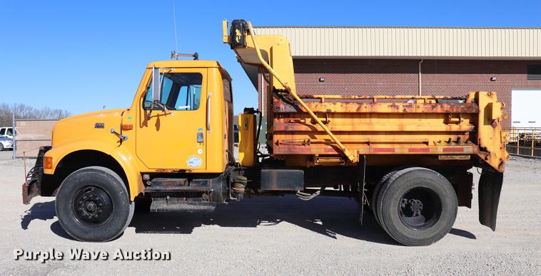 image for item EC9250 2000 International 4900 dump truck
