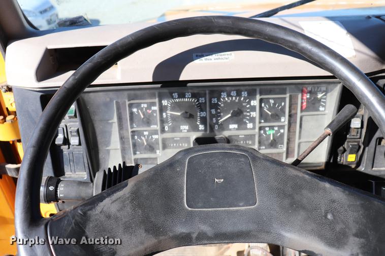 image for item EC9250 2000 International 4900 dump truck