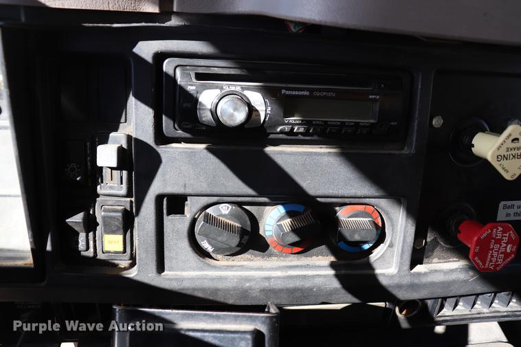 image for item EC9250 2000 International 4900 dump truck