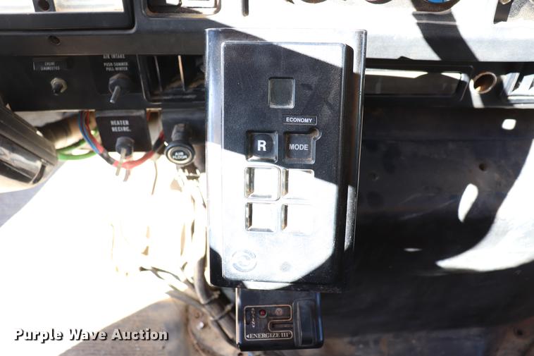 image for item EC9250 2000 International 4900 dump truck