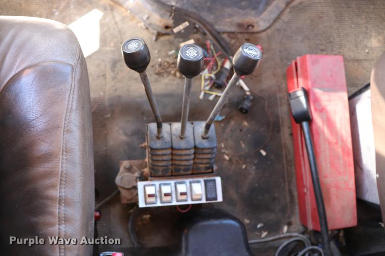 image for item EC9250 2000 International 4900 dump truck