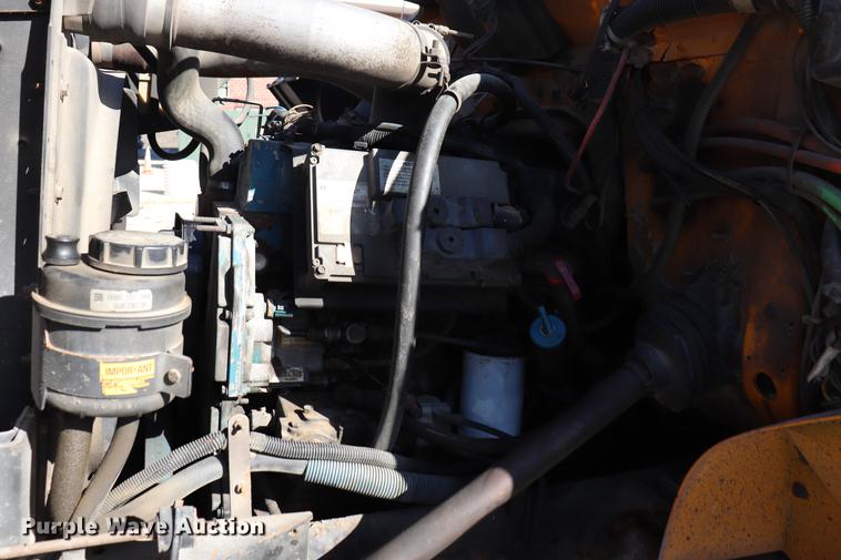 image for item EC9250 2000 International 4900 dump truck