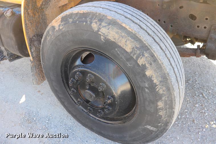 image for item EC9250 2000 International 4900 dump truck