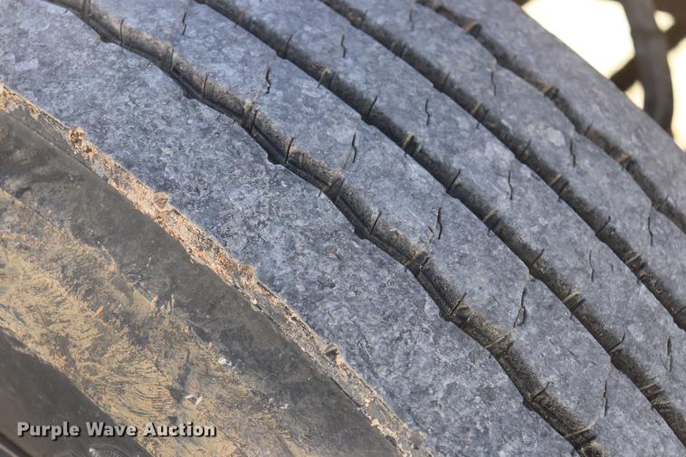 image for item EC9250 2000 International 4900 dump truck