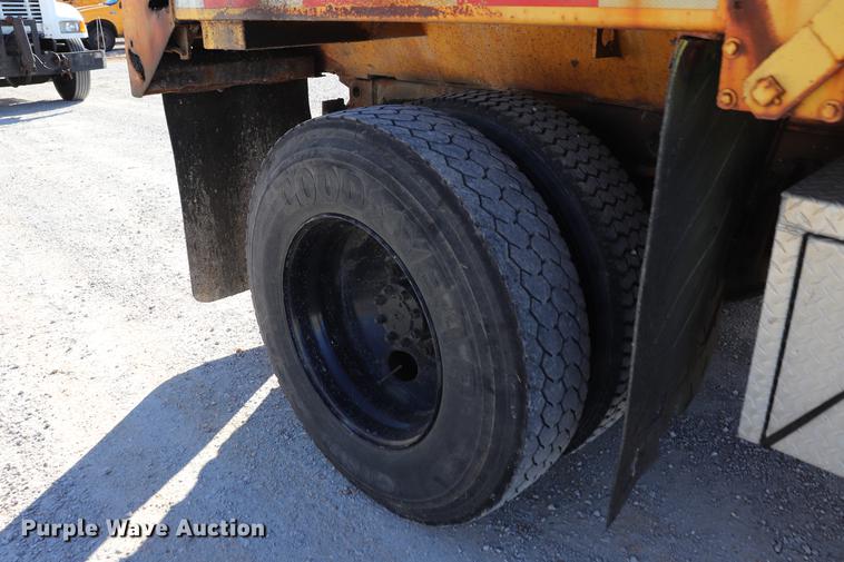image for item EC9250 2000 International 4900 dump truck