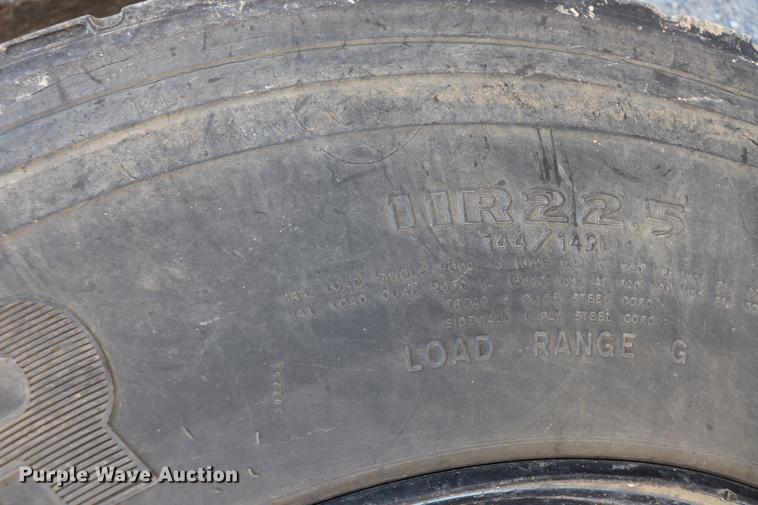 image for item EC9250 2000 International 4900 dump truck