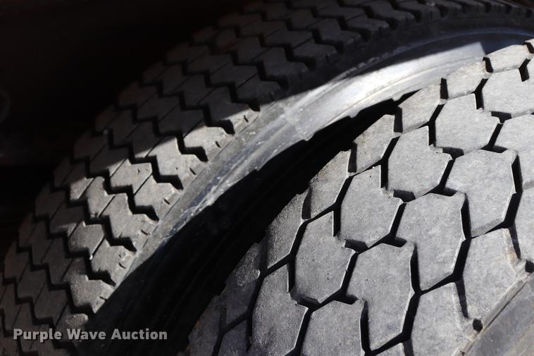 image for item EC9250 2000 International 4900 dump truck