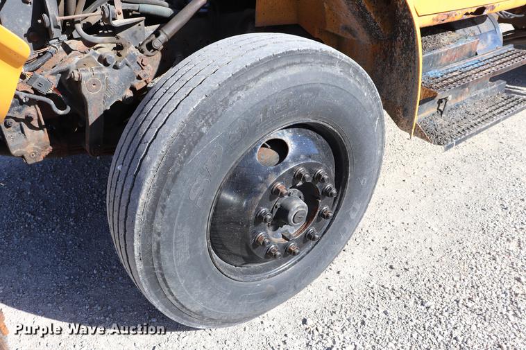 image for item EC9250 2000 International 4900 dump truck