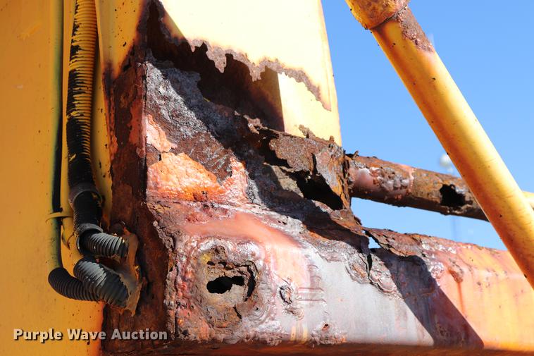 image for item EC9250 2000 International 4900 dump truck