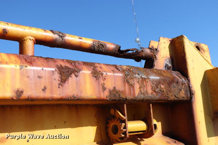 image for item EC9250 2000 International 4900 dump truck