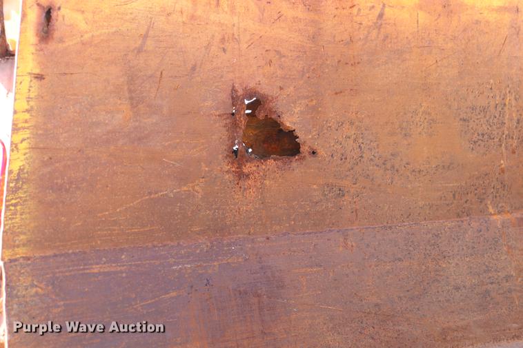 image for item EC9250 2000 International 4900 dump truck