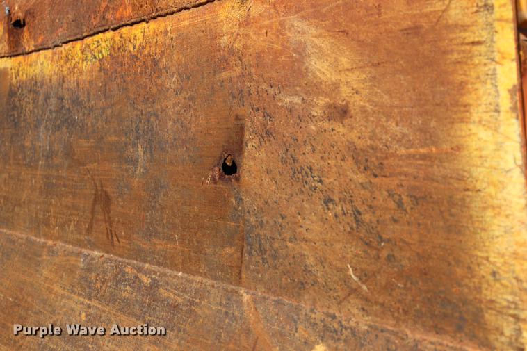 image for item EC9250 2000 International 4900 dump truck