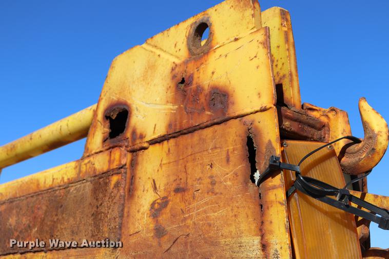 image for item EC9250 2000 International 4900 dump truck