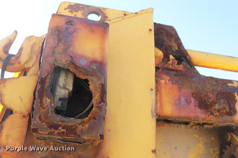 image for item EC9250 2000 International 4900 dump truck