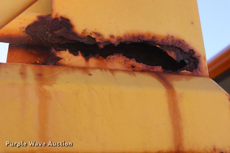 image for item EC9250 2000 International 4900 dump truck