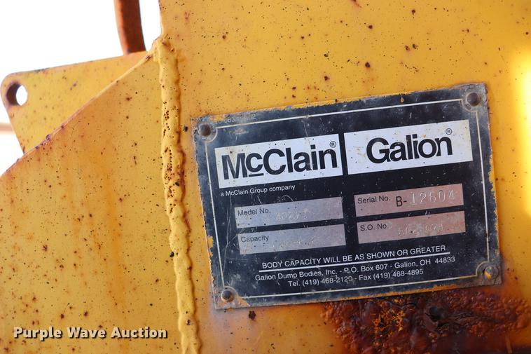 image for item EC9250 2000 International 4900 dump truck