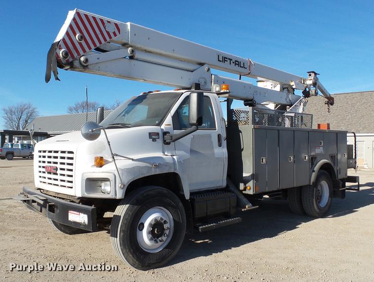 image for item EE9289 2006 GMC C7500 bucket truck