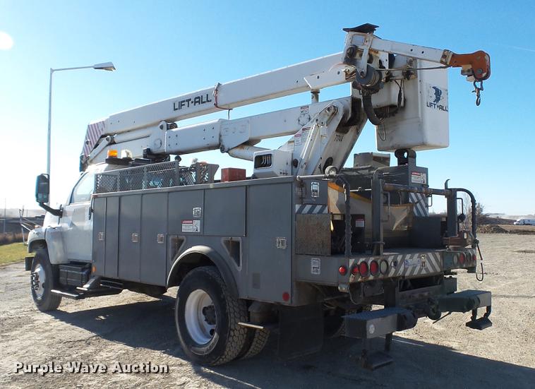 image for item EE9289 2006 GMC C7500 bucket truck
