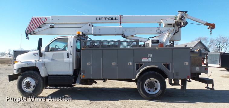 image for item EE9289 2006 GMC C7500 bucket truck