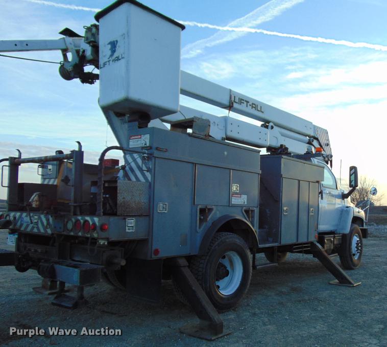 image for item EE9289 2006 GMC C7500 bucket truck