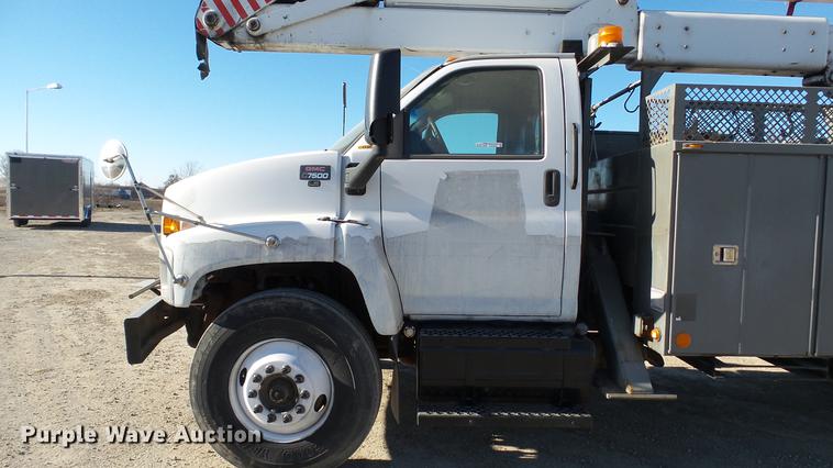 image for item EE9289 2006 GMC C7500 bucket truck