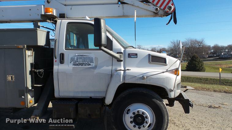 image for item EE9289 2006 GMC C7500 bucket truck