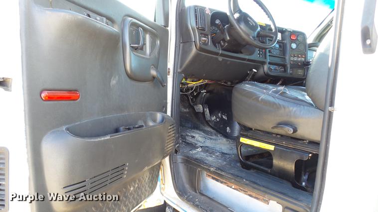 image for item EE9289 2006 GMC C7500 bucket truck