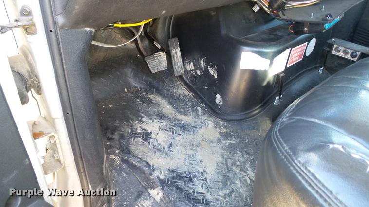 image for item EE9289 2006 GMC C7500 bucket truck