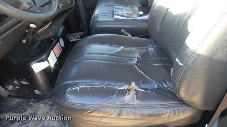 image for item EE9289 2006 GMC C7500 bucket truck