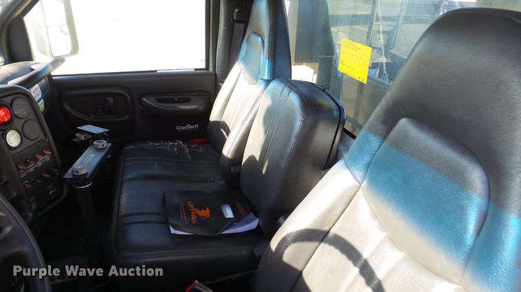 image for item EE9289 2006 GMC C7500 bucket truck