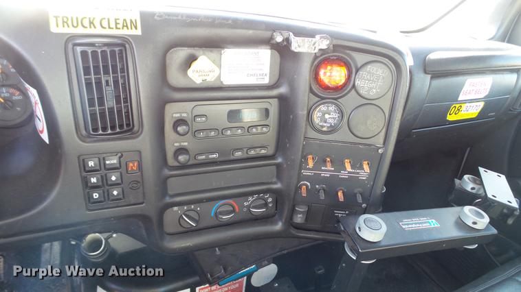 image for item EE9289 2006 GMC C7500 bucket truck