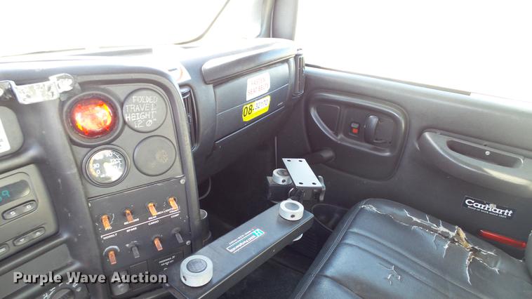 image for item EE9289 2006 GMC C7500 bucket truck