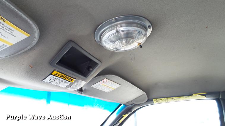 image for item EE9289 2006 GMC C7500 bucket truck