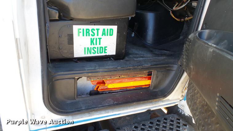 image for item EE9289 2006 GMC C7500 bucket truck