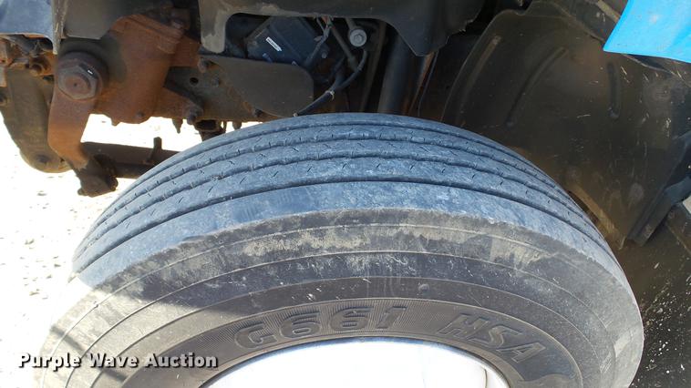 image for item EE9289 2006 GMC C7500 bucket truck