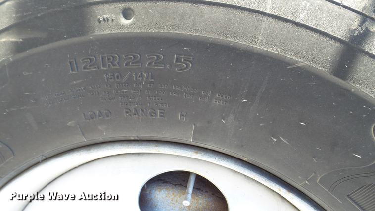 image for item EE9289 2006 GMC C7500 bucket truck