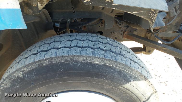 image for item EE9289 2006 GMC C7500 bucket truck