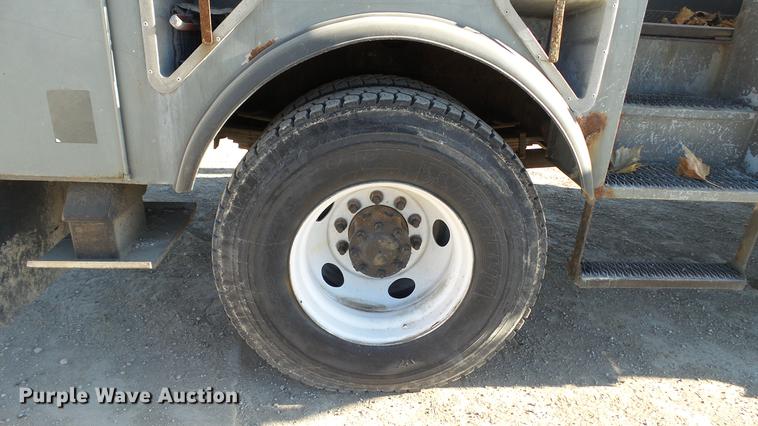 image for item EE9289 2006 GMC C7500 bucket truck